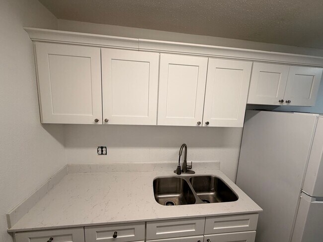 Building Photo - 109 Limoges St