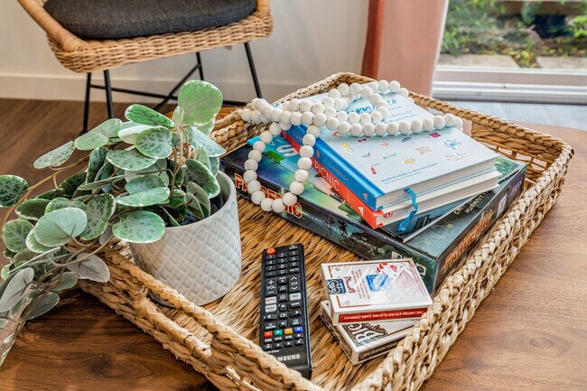 Building Photo - 1215 E Union St