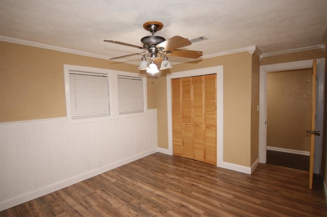 Building Photo - 890 Parsons Dr