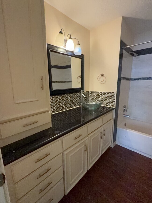 Building Photo - 1527 Lazy Spring Dr