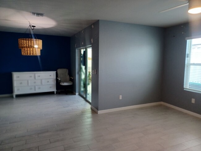 Building Photo - 2430 NW 9th Terrace
