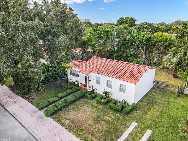 Building Photo - 49 Alcantarra Ave