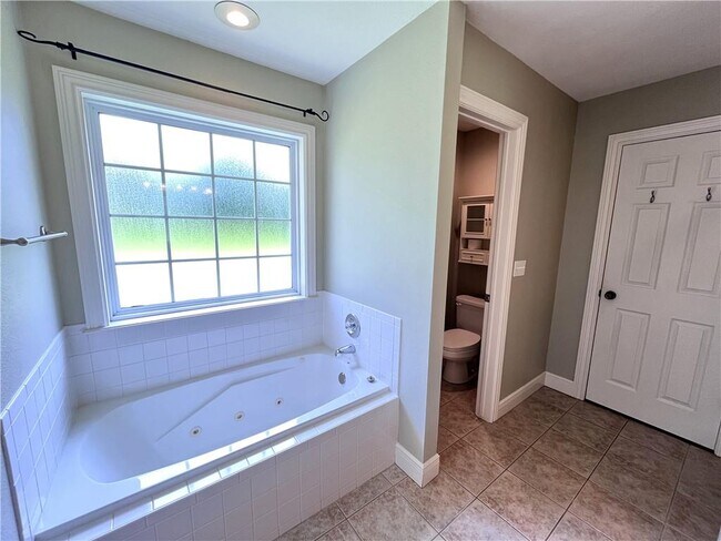 Building Photo - 208 Tunbridge Dr