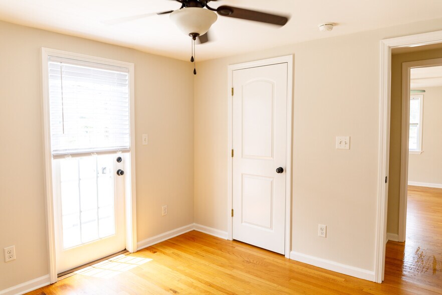 Building Photo - 116 America St