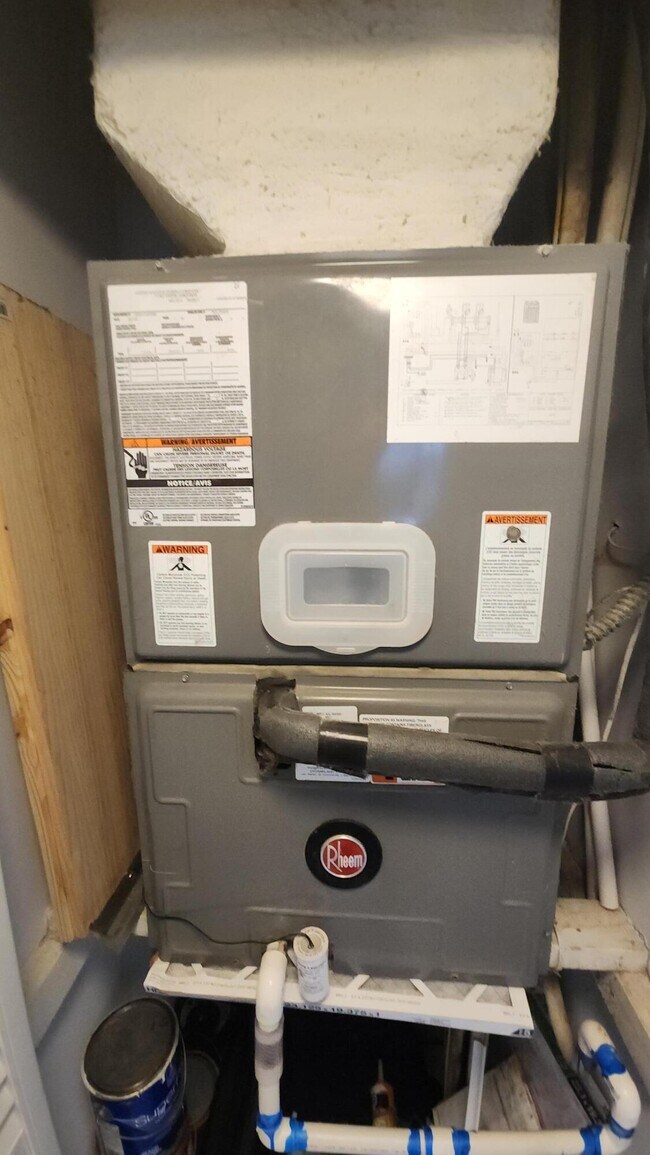 Building Photo - 450 Egret Cir