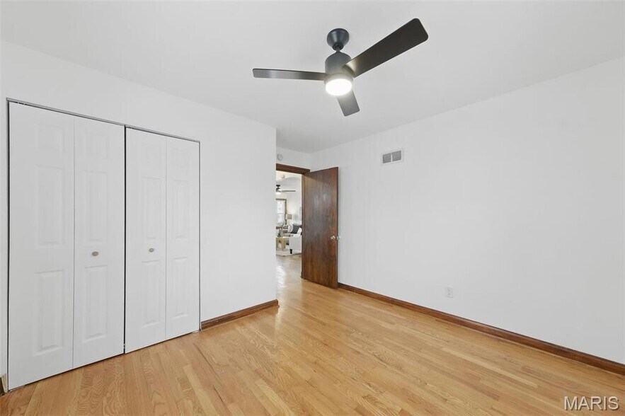 Building Photo - 6033 Fyler Ave