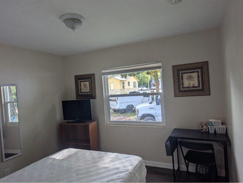 Building Photo - 4586 Park St