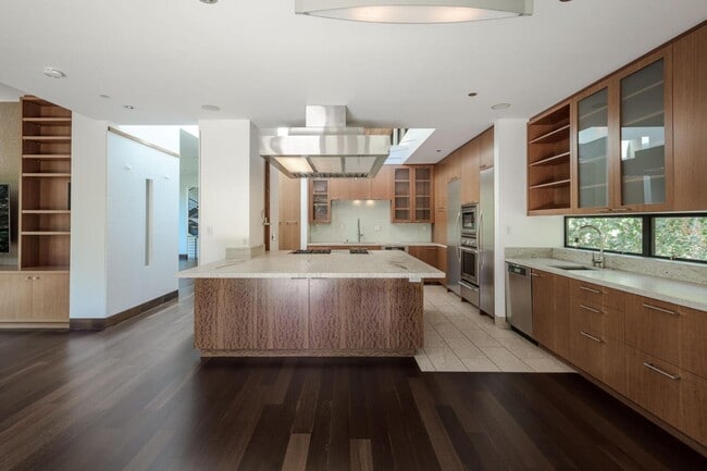 Building Photo - 2510 Skyfarm Dr