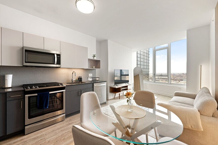 Building Photo - 720 S Wells St