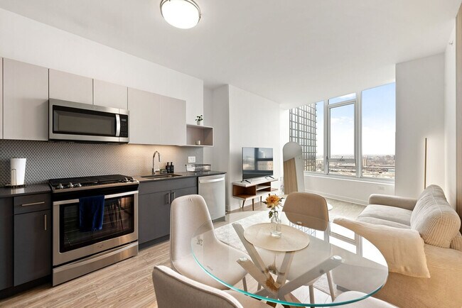 Building Photo - 720 S Wells St