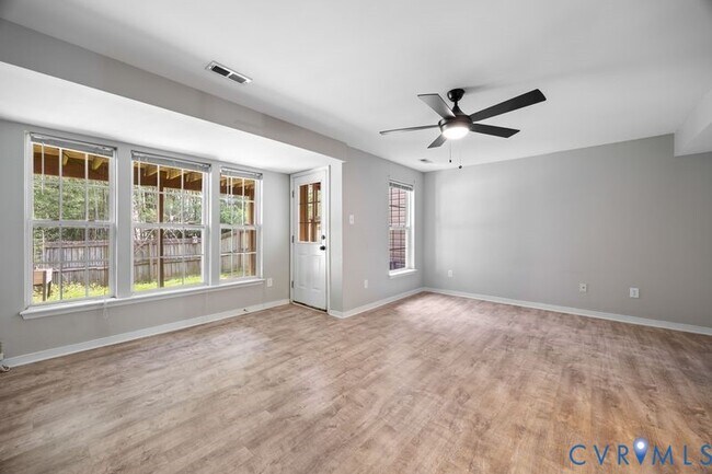 Building Photo - 2805 Queensland Dr