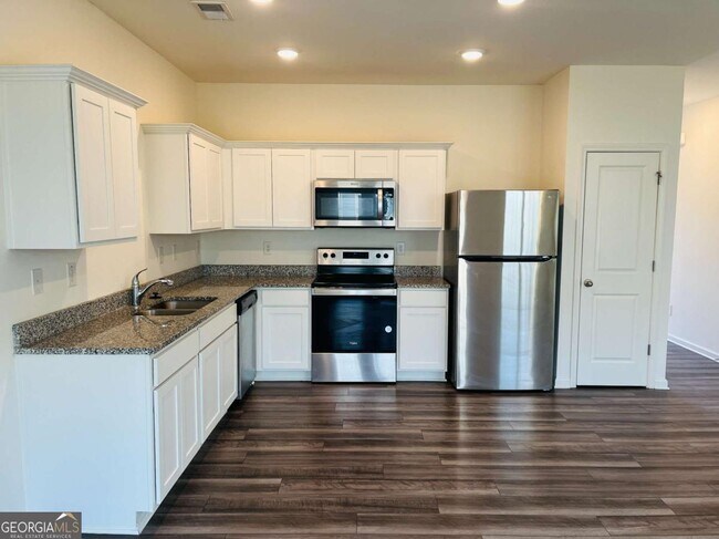 Building Photo - 404 Union Station St