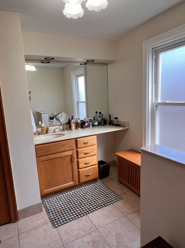 Building Photo - Move In July 1st 2026! 2 Bedroom 2 bath - Pet's OK - Wilmette