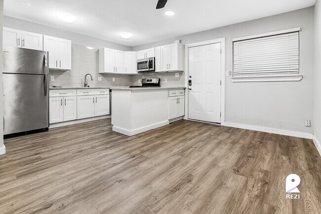 Building Photo - 1211 W 8th St