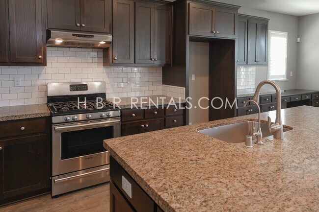 Building Photo - 906 River Bend Dr