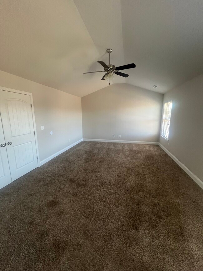 Building Photo - 8223 NW Stone Mill Dr