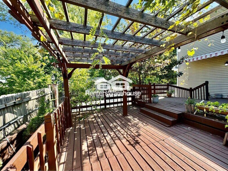 Building Photo - 1435 University Ave