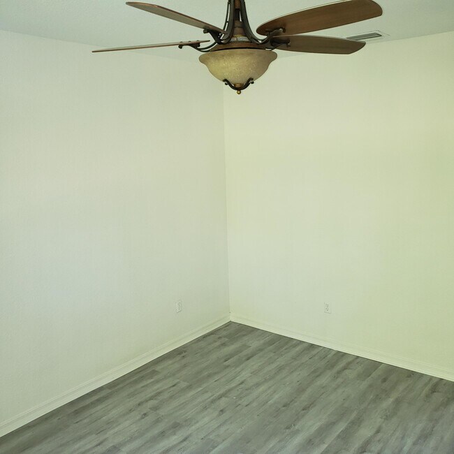 Building Photo - 4948 Leeward Ln