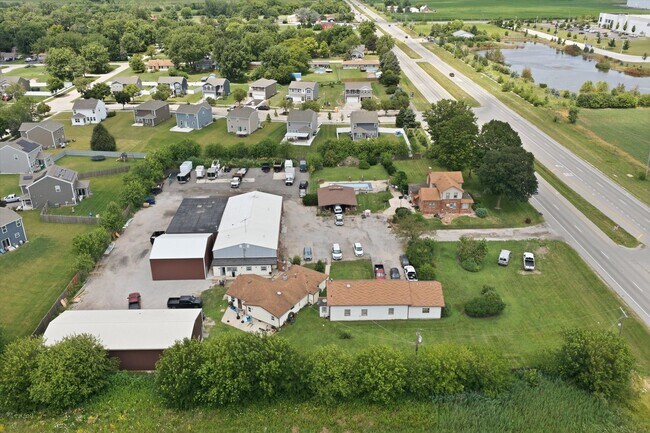 Building Photo - 24134 IL-53