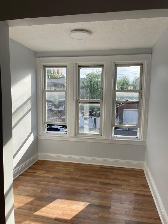 Building Photo - 10729 104th St