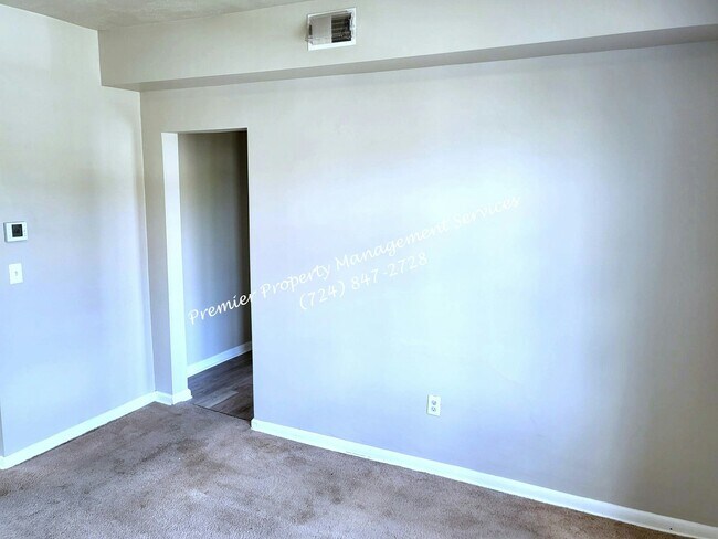 Building Photo - 709 Maplewood Ave