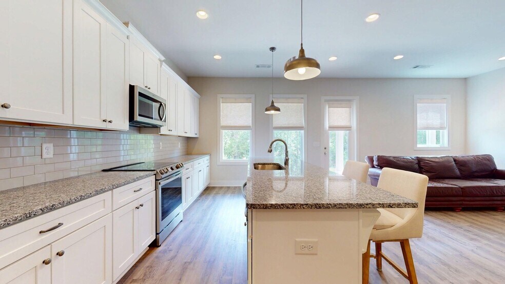 Building Photo - Owens Crossing Townhome