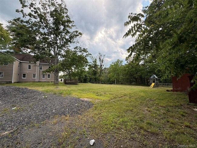 Building Photo - 1445 Burlingham Rd