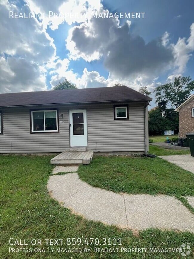 Building Photo - 487 Whispering Hills Dr