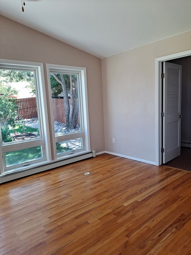 Building Photo - ALL PROSPECTIVE TENANTS MUST SUBMIT A $58 ...