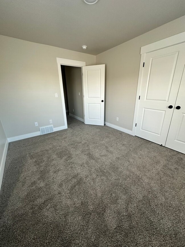 Building Photo - 3139 E Thorley Dr