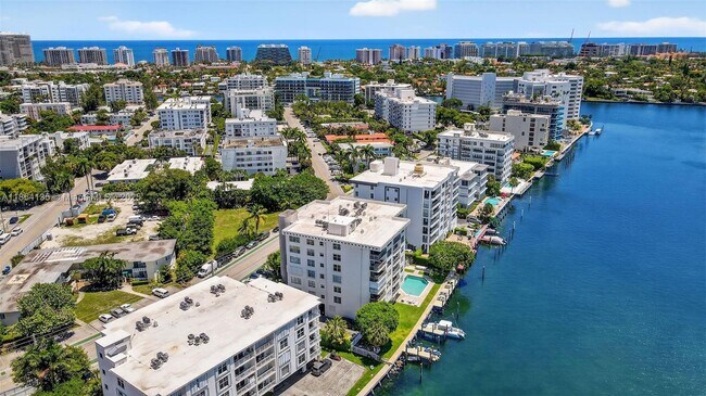 Building Photo - 9250 W Bay Harbor Dr