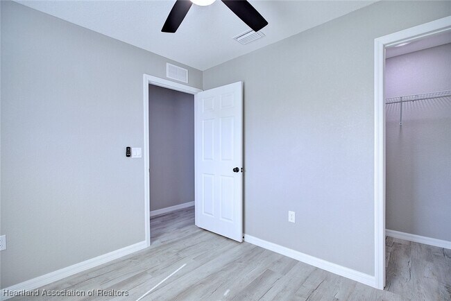 Building Photo - 295 Lincoln Rd NE