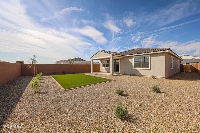 Building Photo - 17270 W Saddle Horn Trl