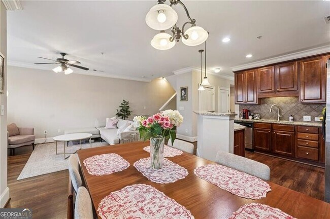 Building Photo - 305 Le Gran Bend