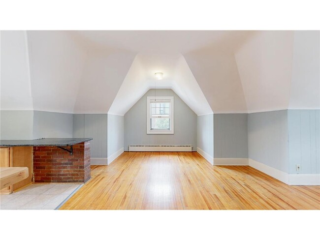 Building Photo - 1721 W Lake St