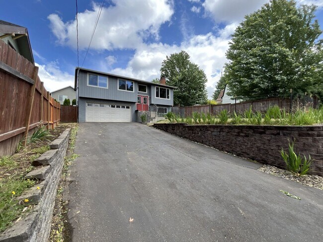 Building Photo - Spacious Milwaukie Home with Bonus Room, Large Fenced Yard and Shed/Workshop