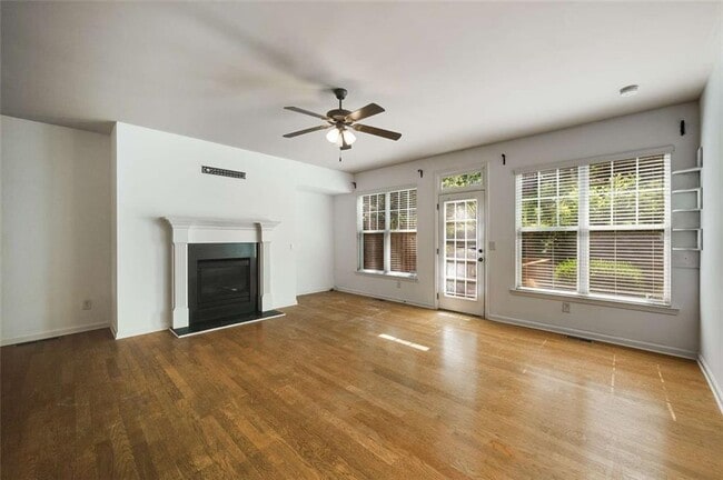 Building Photo - 1798 Oak Brook Ln NW