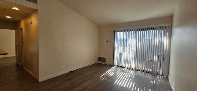 Building Photo - 9505 Arlington Ave
