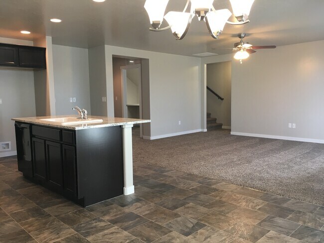 Building Photo - Beautiful home with 3bd 2ba and bonus room...
