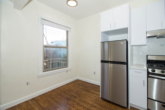 Interior Photo - 140 Duboce