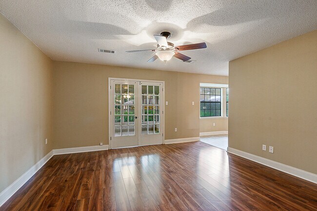 Building Photo - Better Price!  Old Landing 3 Bedroom in Co...