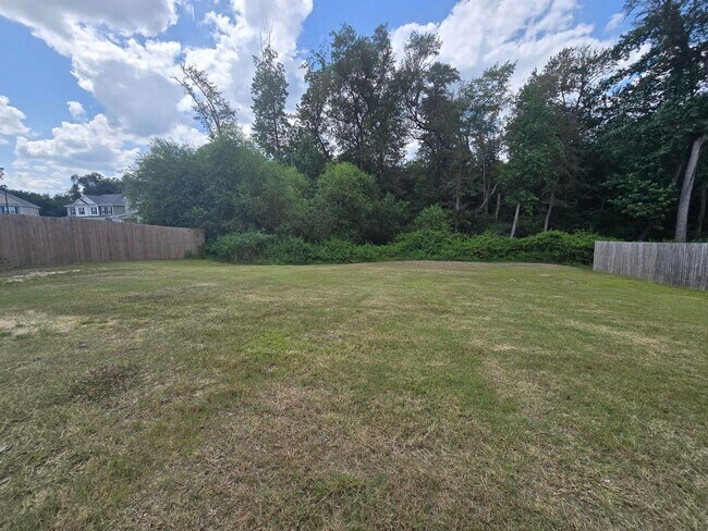 Building Photo - Raeford Rental