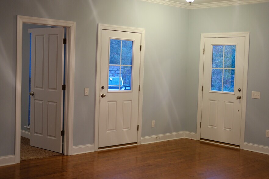 Entrance side door - 10220 vanguard pkwy