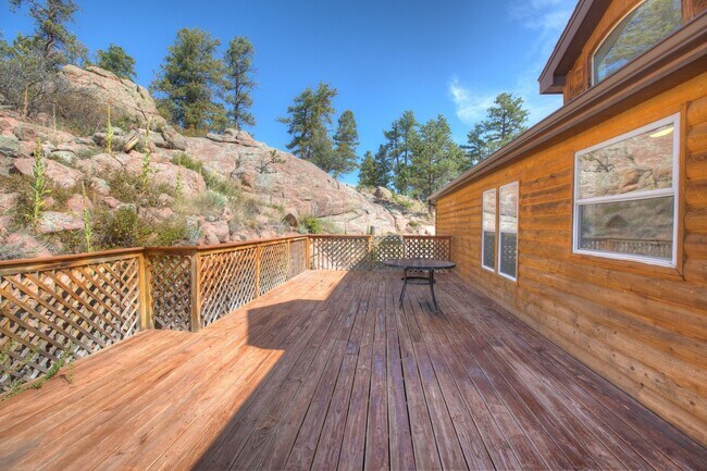 Building Photo - Wonderful Rural Home!