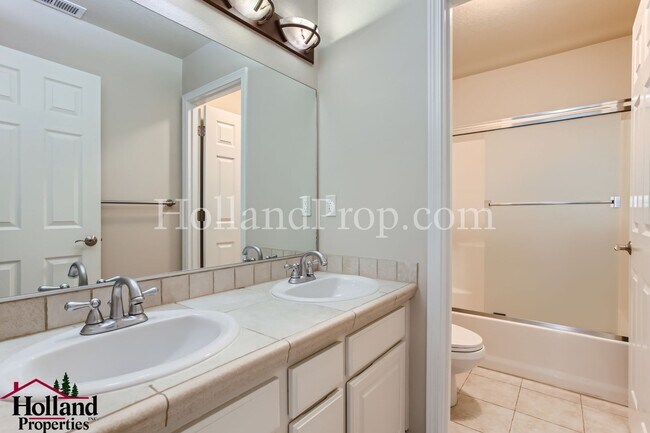 Building Photo - Beautiful 5-Bedroom Retreat with AC, Deck & Breathtaking Views
