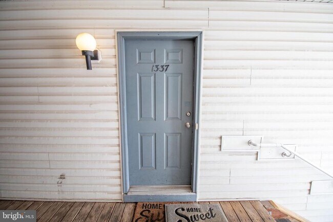 Building Photo - 1337 Waterford Dr