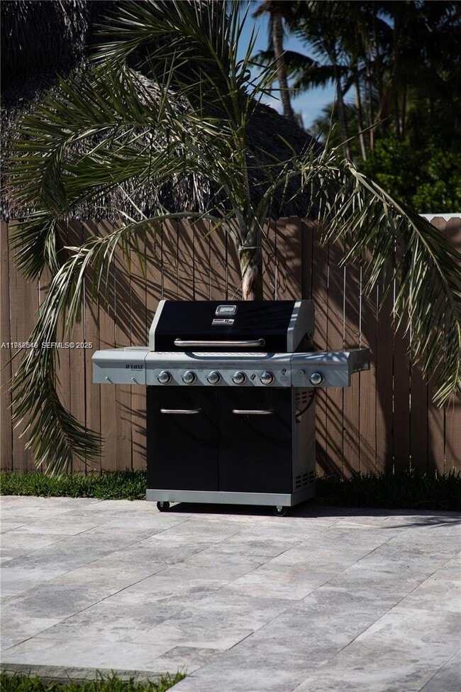 Building Photo - 7850 Hawthorne Ave