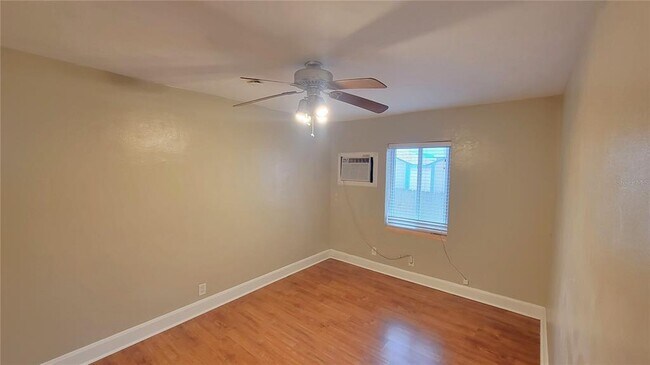 Building Photo - 520 11th Ave N