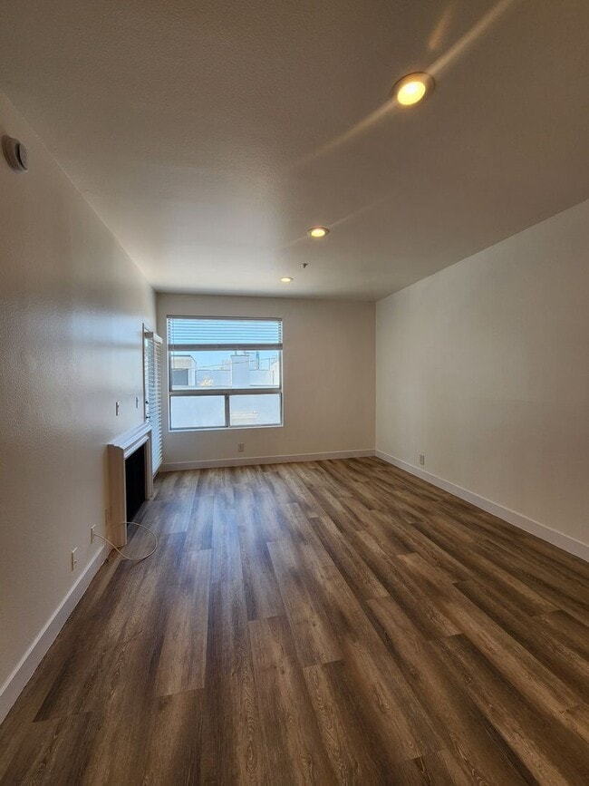Building Photo - 14515 Dickens St