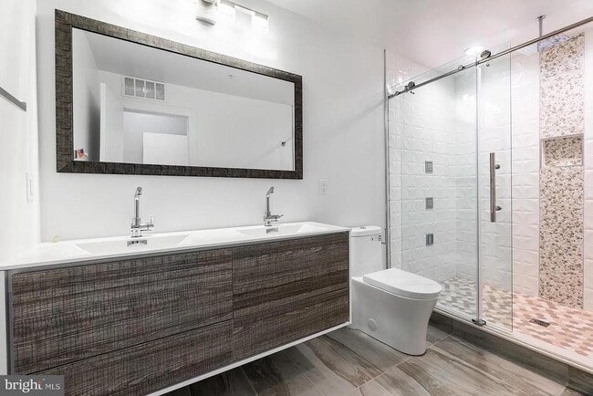 Building Photo - 2055 Tasker St